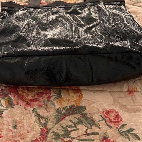 Classic Hailey Tote NWOT Crinkle Patent LeSportsac - Picture 7 of 10